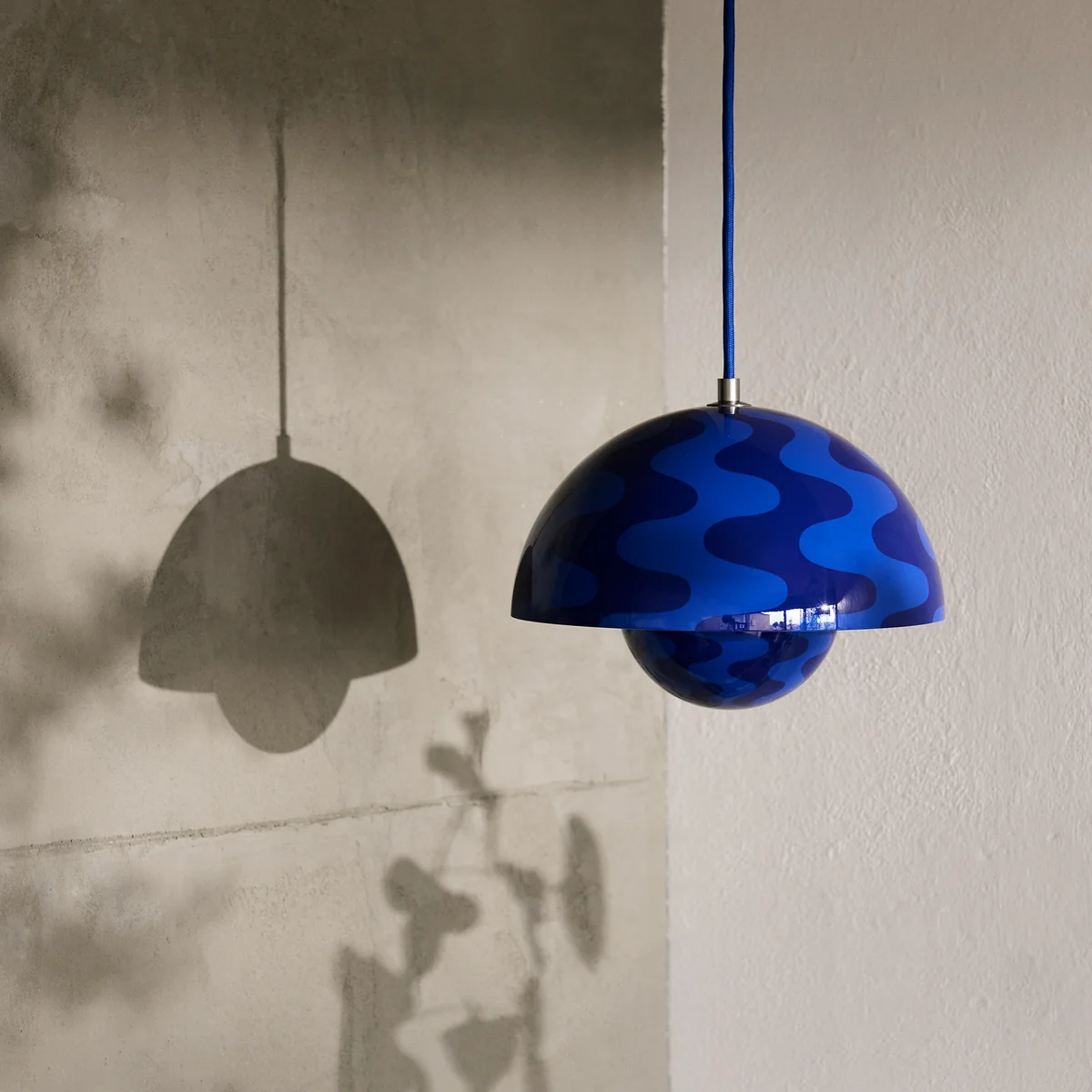 & Tradition - FlowerPot Pendant light VP1 (colored) | Connox