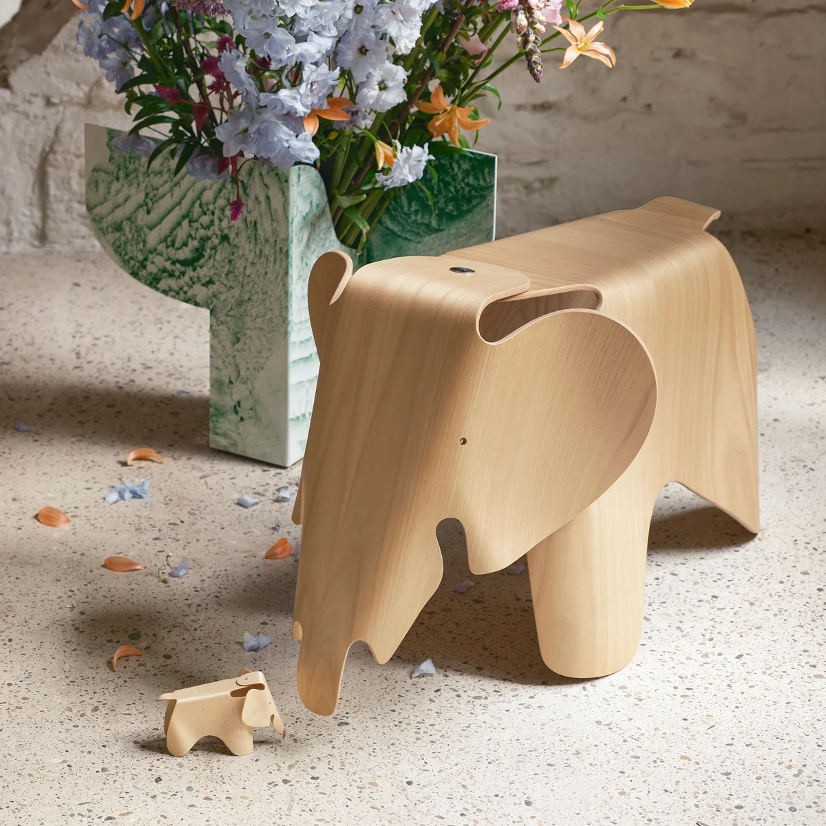 eams elephant stool vitra 正規品 Vitra Eames Elephant Stool Large White | AndLight