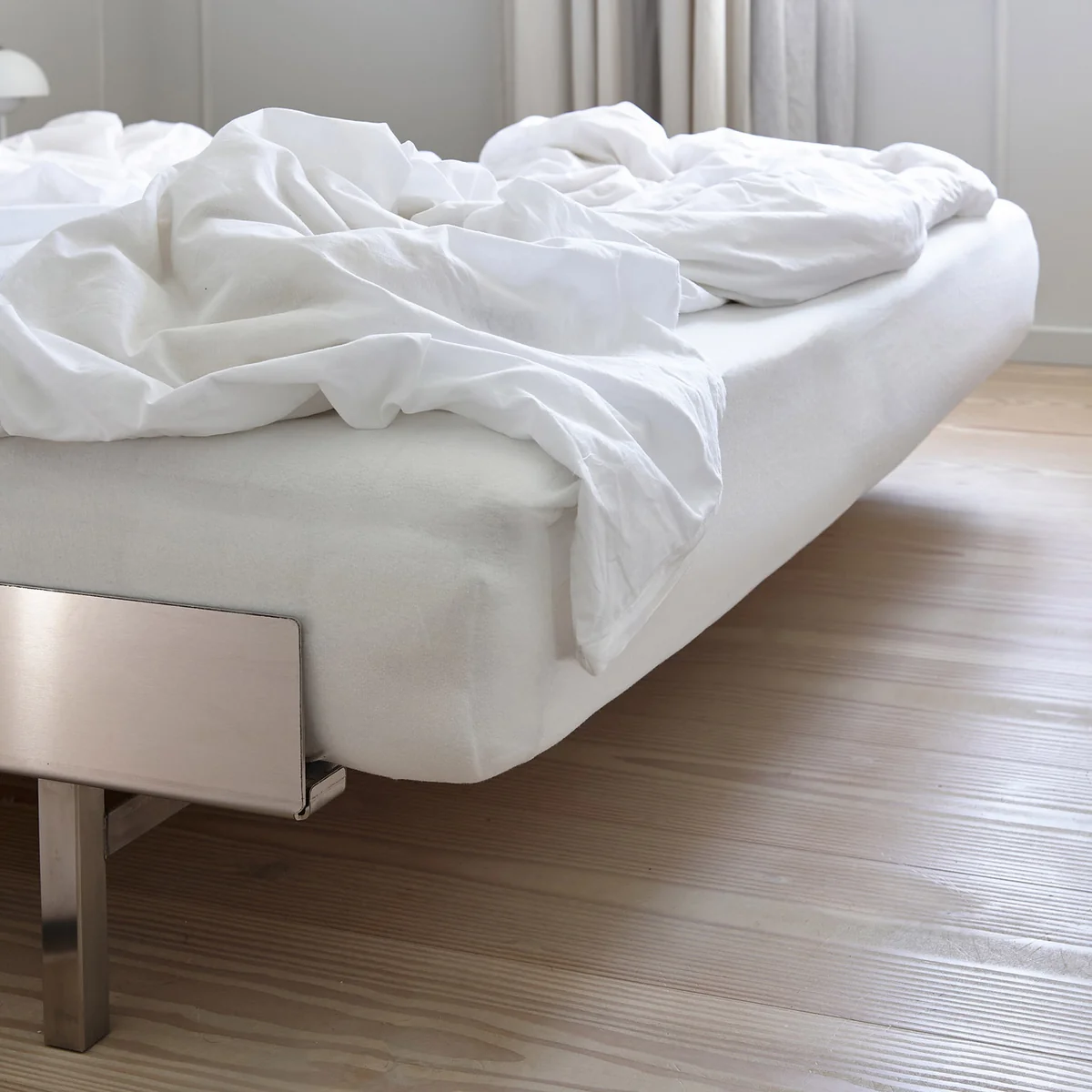 Moebe - Bed, 90 - 180 cm, H 29 cm / stainless steel