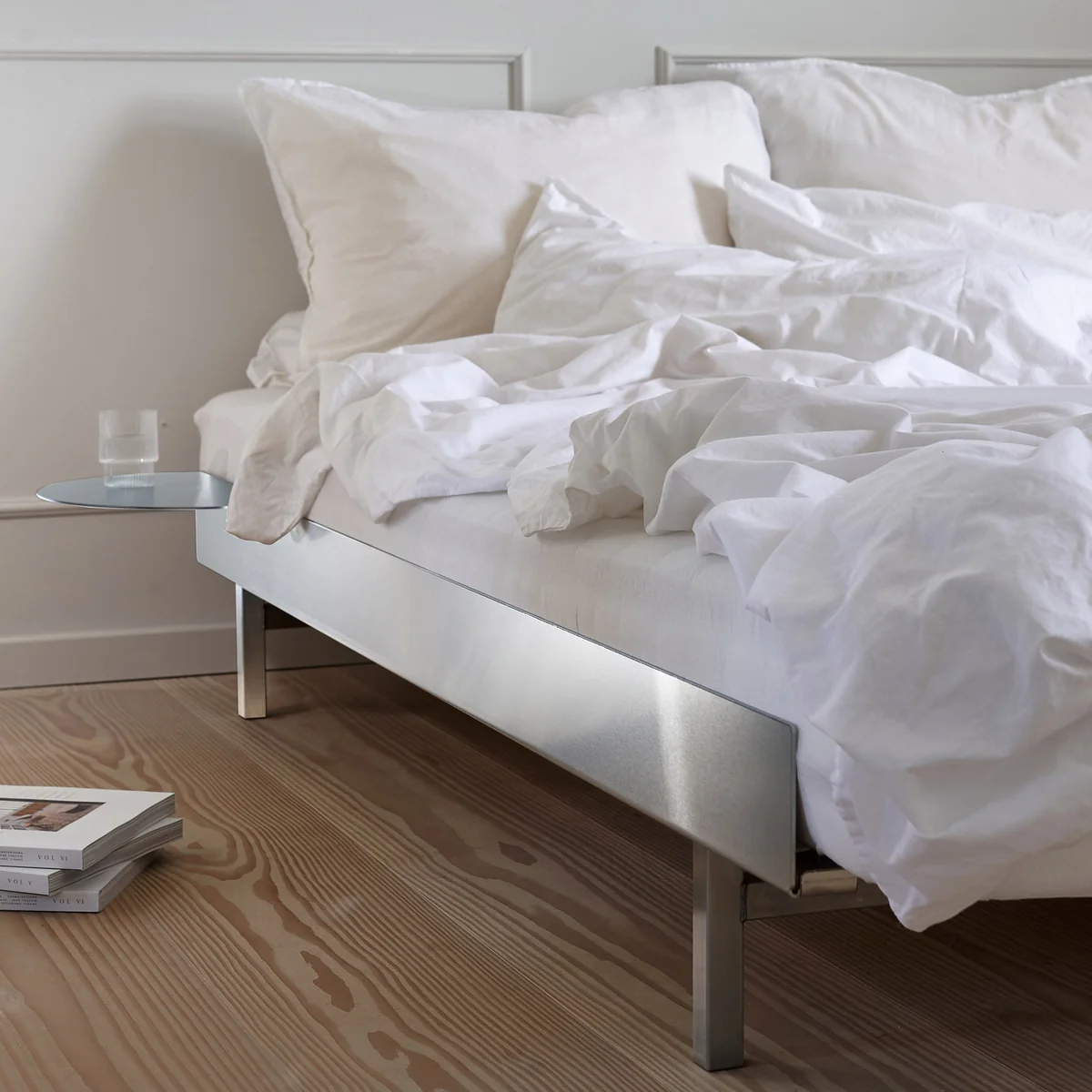 Moebe - Bed, 90 - 180 cm, H 29 cm / stainless steel