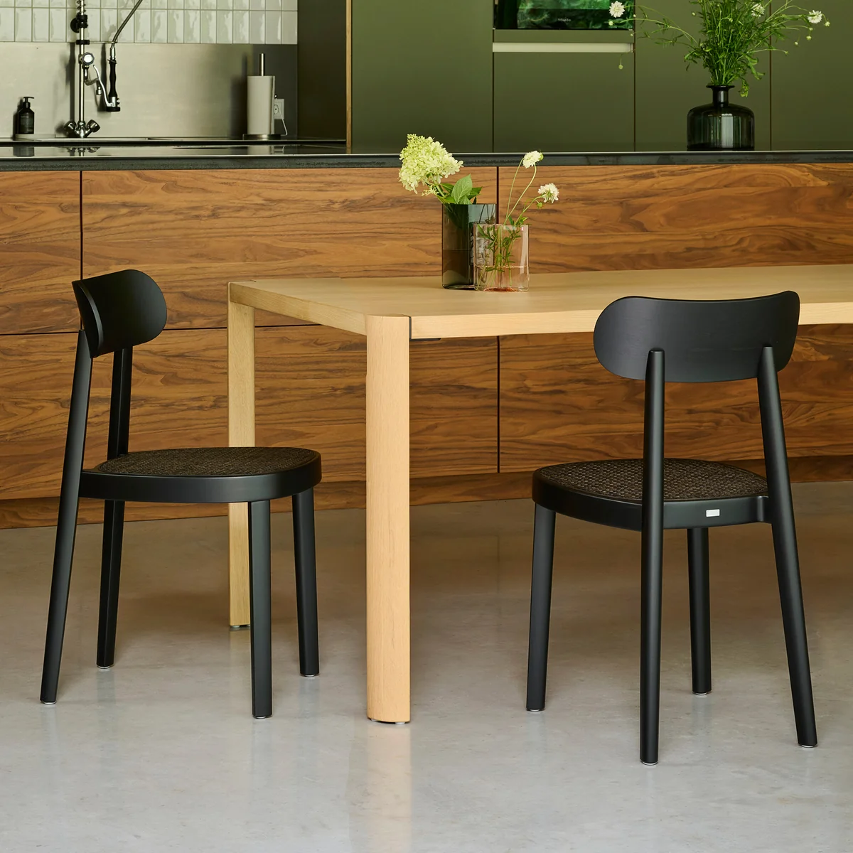 Thonet - 118 Chair | Connox