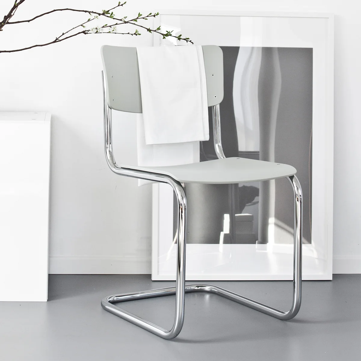 Thonet - S 43 Cantilever chair | Connox