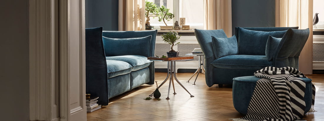 The Mariposa Collection by Vitra is more or less present in the room depending on the fabric’s colour.