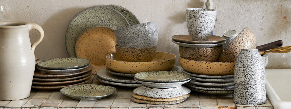 Gradient tableware by HKliving combines natural materials and exciting design, which is expressed not only in the colors, but also in the feel.