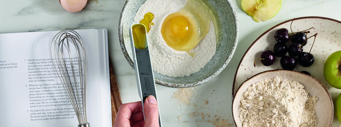 Once the ingredient has been measured in Joseph Joseph's Measure-Up, it can be tipped directly from the measuring spoon into the bowl - just like a traditional spoon, only much more accurate.