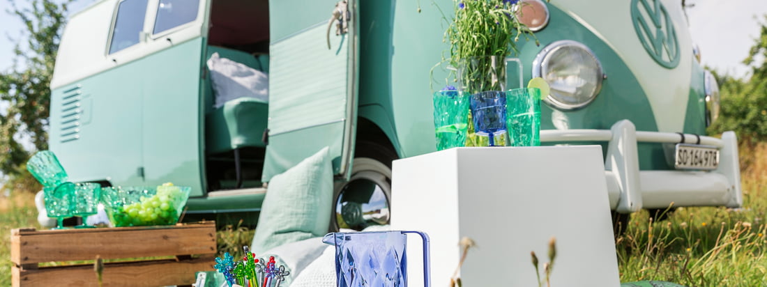 On hot summer days the Koziol - Crystal Collection - here: in blue and clear glass; consisting of a carafe, glasses and a salad bowl - invites you to relax outside and refresh yourself with a salad or cold drinks.