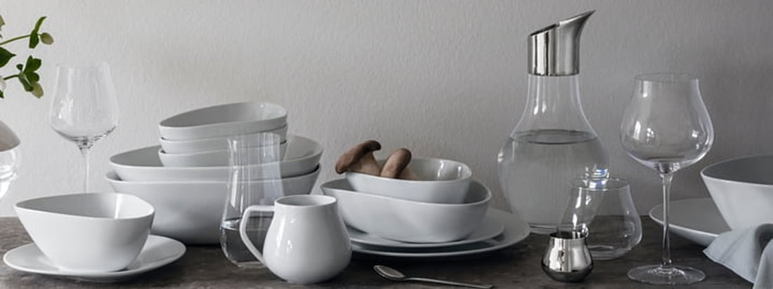 Georg Jensen Living transfers noble design to everyday objects with materials such as stainless steel, wood and aluminum. The classic style of the North, combined with the function for everyday life, transforms these objects into works of art.