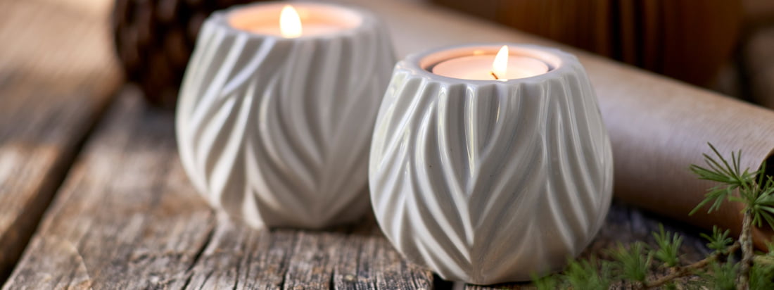 Tealight holders are true all-rounders in the field of decoration. Whether individually on the coffee table or in a set with other holders: they are an absolute all-rounder, which brightens up any room without looking cluttered.