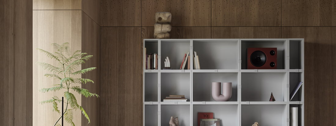 With the Muuto Stacked modules in three different sizes, connecting brackets and a simple podium, you can configure an individual shelving system.