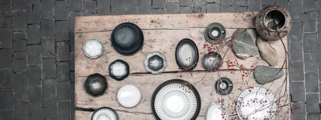 Inku Tableware by Sergio Herman by Serax is a collection that combines culinary know-how with artistic craftsmanship. In collaboration with renowned chef Sergio Herman, Serax creates a tableware line that embodies Herman's passion for innovative flavors and impeccable presentation.