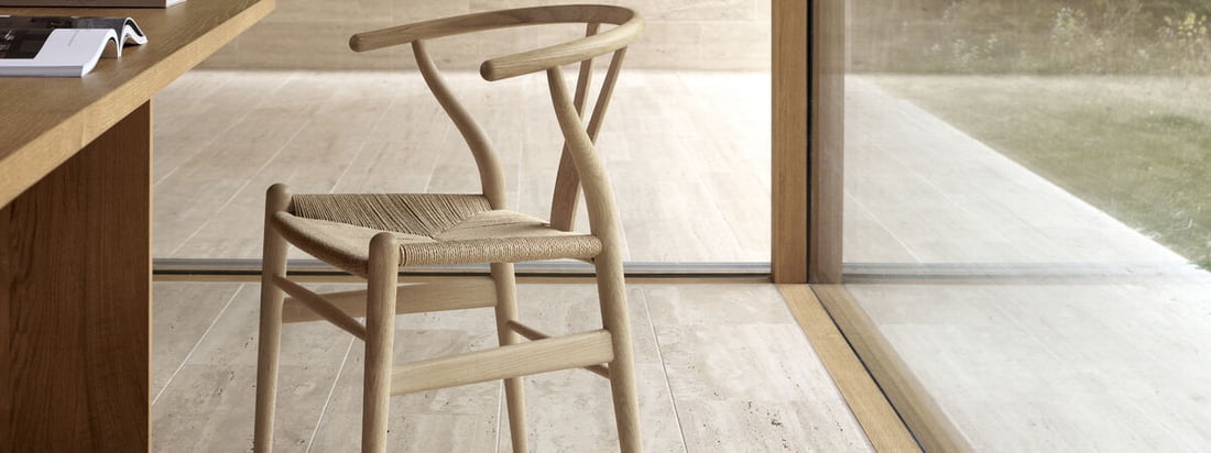 Since 1908, the name Carl Hansen & Søn has stood for outstanding craftsmanship from Denmark. Until today, the manufacturer from Odense manufactures with an uncompromising quality standard.