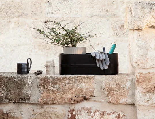 Discover a wide range of flower pots, planters, watering cans and pet supplies!