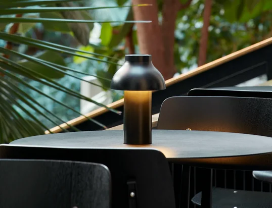 Find a large selection of outdoor lights in our Connox online shop.