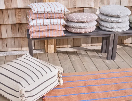 Find hammocks, outdoor rugs and much more here ...