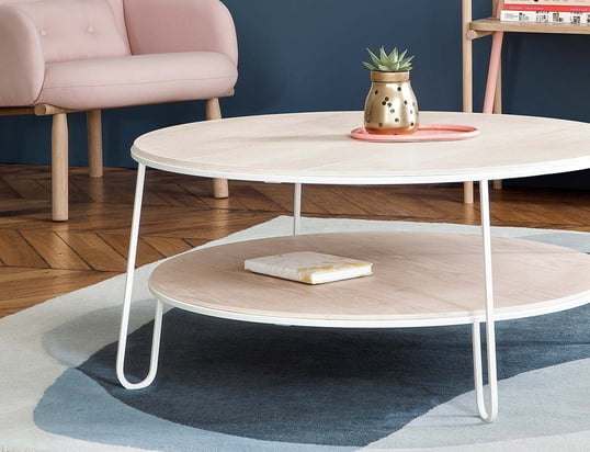 The Eugénie coffee table by Hartô in the ambience view: The sophisticated coffee table offers enough space to store books, magazines and other accessories in the living room.