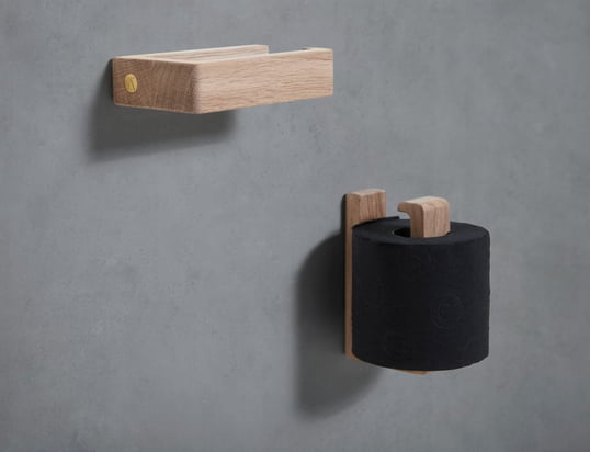 The natural toilet paper holder can be mounted both vertically and horizontally on the wall and thus provides a real eye-catcher in the bathroom.