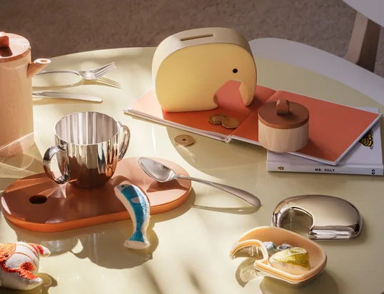 The Elephant Keepsake Box from Georg Jensen presents itself in a cute and aesthetic design. It is wonderful for storing small items that should always be at hand.