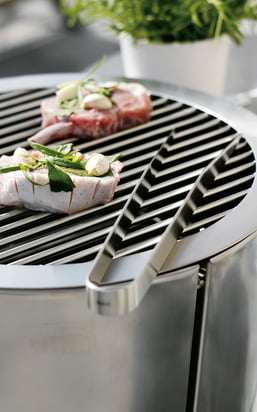 Find barbecue accessories, such as barbecue tongs, skewers, barbecue spatulas, smoking wood, marinade pots and basting brushes, and much more...