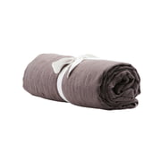 House doctor - By linen tablecloth