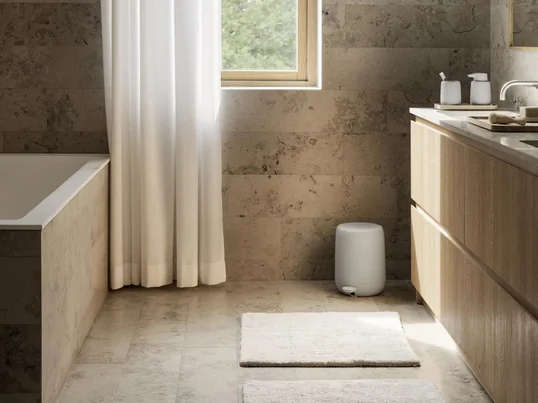 The Oku serving tray from Blomus offers a unique opportunity to turn the serving of food into a real highlight. With its versatility, it is not only perfect for presenting dishes in an attractive way.