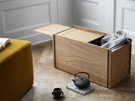 Over the years, many things in a household accumulate. Some are useful, others less. Yet they must be stored. Easily done with a storage box.