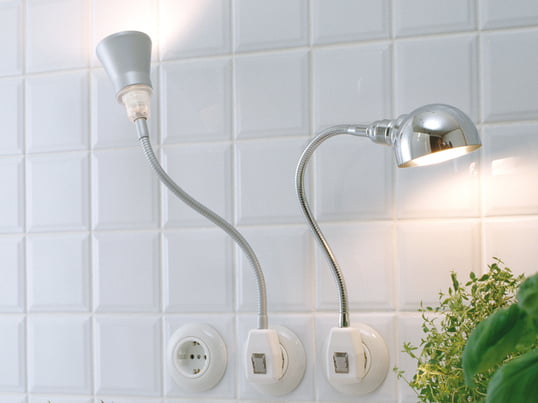 The spotlight from DeLight can be easily plugged into a power outlet, thus giving light wherever you want without annoying cable clutter. The light has a white shock-proof right-angle plug with a transparent security rocker switch.