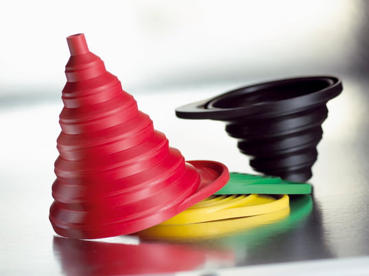 Designer Boje Estermann designed the foldable Normann Copenhagen Funnel. This funnel is durable and space-saving through high-quality processing.