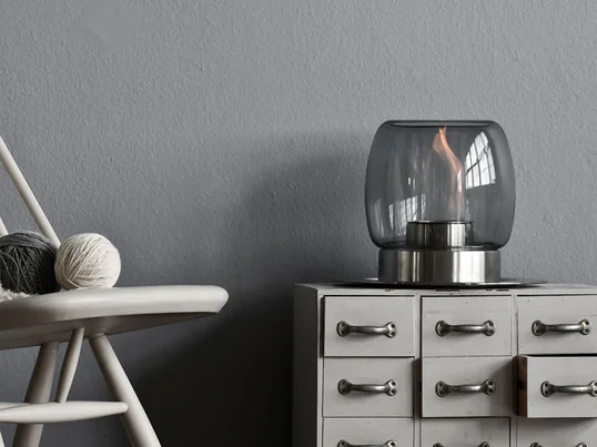 An ethanol fireplace is a good alternative to a conventional fireplace. The decorative fireplace requires no additional ventilation and burns without producing smoke.