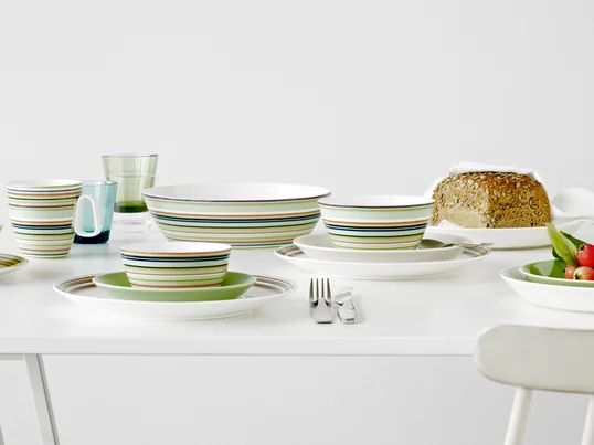 Colourful and friendly: The Origo collection by Iittala is simply pretty to look at. Since the design remains unobtrusive and timeless despite of the numerous colours.