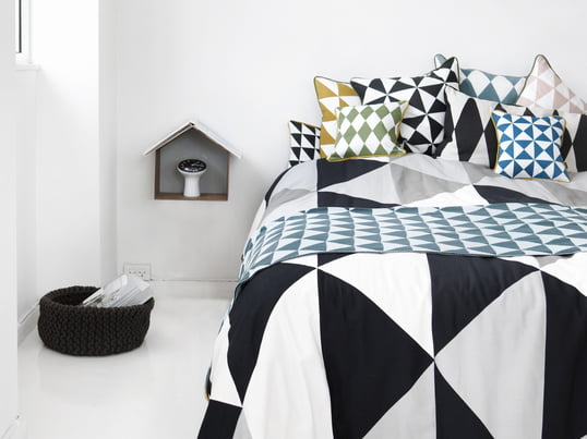 The black and white bedspread from Ferm Living change the bed into a modern and stylish object in your bedroom. In addition to the blanket Ferm Living designed the compatible graphic pillows.