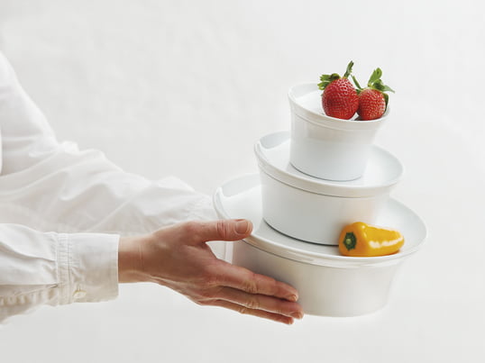 The Baking Dish with Lid provides thanks to its silicone coating underneath a nonslip serving and futher makes sure that the porcelain does not clatter when cleared away. 