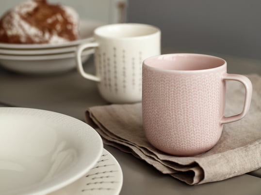 Coffee mugs transform your breakfast table into a colorful table. With the Sarjaton collection from Iittala you have the opportunity to use different tableware that is stylistically yet coordinated.