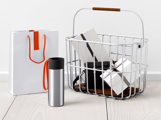 More than 6.4 billion takeaway coffee mugs end up in the bin in Germany every year. Save the environment by using insulated mugs and help your purse as well.