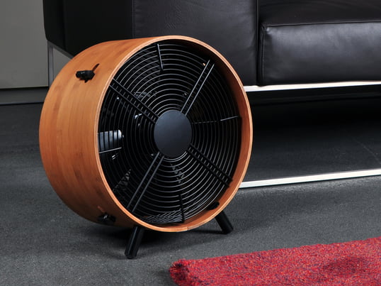 In the summer it gets hot, sometimes above 25 degrees and warm air accumulates in the living room or office. In case there is no air conditioning, the fan offers a refreshing alternative.