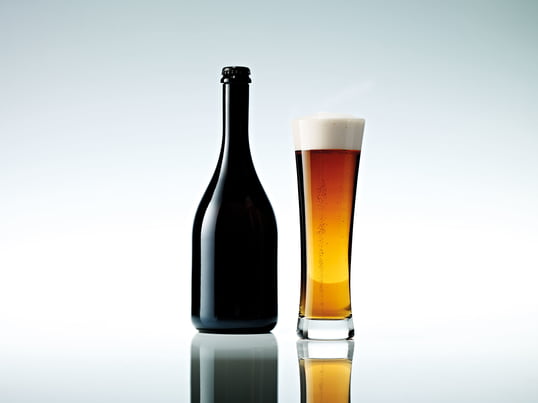 The beer glass Beer Basic by the manufacturer Schott Zwiesel has an effervescence and is down slightly flared upwards so that the foam is distributed perfectly.