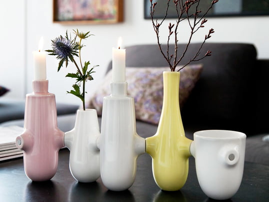 The Fiducia vases and candlesticks from Kähler Design can be arranged individually using magnets. This creates a fun decorative object that also makes a great gift.