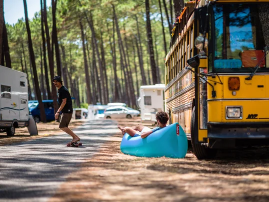 Lifestyle product image: The Lamzac by Fatboy is a real festival must-have. The air lounger is ideal to relax on the campsite or as a sofa for up to two people.