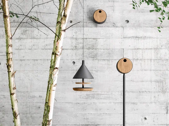 Find nesting boxes, bird houses and insect hotels in our online shop. For the enjoyment of you and your animal co-inhabitants.