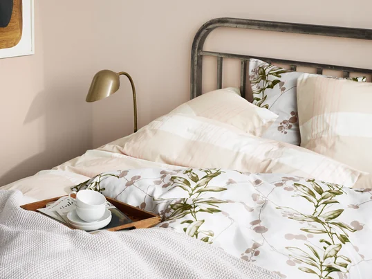 With the dimensions 240 x 260 cm the Land bedspread is ideal as a bedspread and creates a cosy atmosphere in the room.