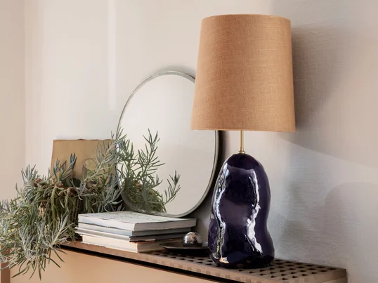 Organic shapes are in trend. The Pond mirror from ferm LIVING in the trend of curved design.