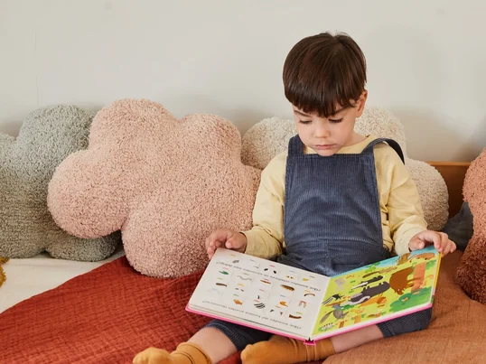 The Lorena Canals floor cushion cloud is a unique and dreamy accessory that will add a touch of heavenly lightness to the interior.