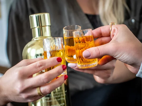 The Club Superglas drinking glasses from Koziol in ambient view. The series offers the perfect glasses for all kinds of drinks in everyday life or on special occasions.