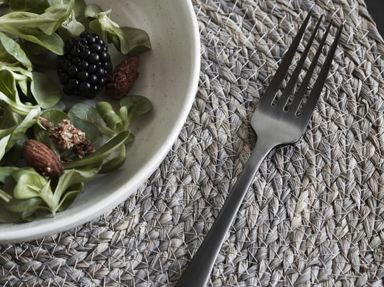 The fork from the elegant Lery cutlery range from House Doctor is suitable for delicious main courses as well as starters such as salads or desserts.