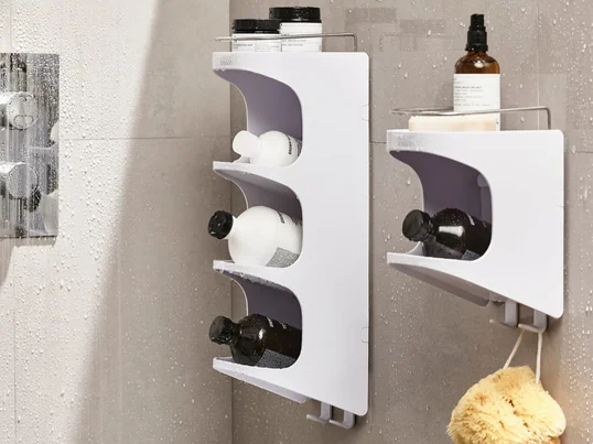 The compact, quite slim design of the shelf offers the perfect option to store soap, shampoo bottles and co. The practical hanging hook can be optimally used for sponges and razors.