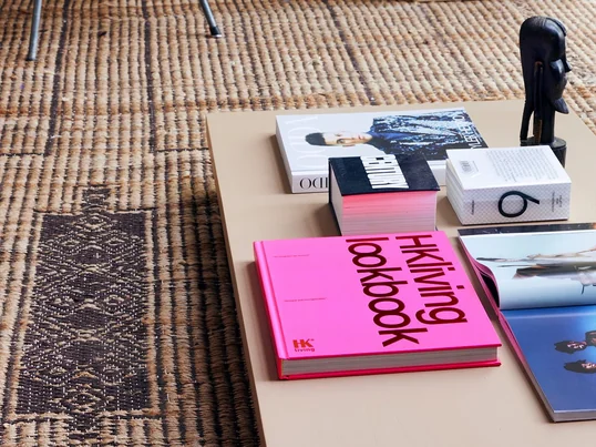 The Lookbook Limited Edition '22 from HKliving takes you to special places and offers a look behind the scenes of the HKliving collections.