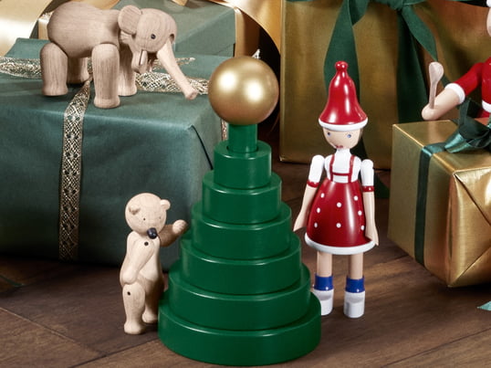 The Ole and Lise Christmas figurines from Kay Bojesen bring festive joy and Danish design into the home. These lovingly designed figurines are inspired by the classic Christmas tradition and embody the playful and timeless aesthetic that Kay Bojesen is known for.