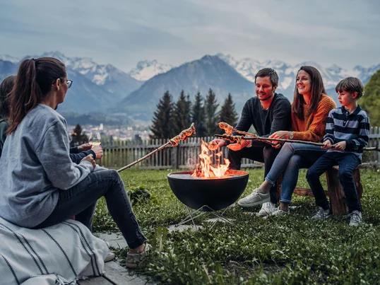 The fire bowl has a removable fire bowl. This protects the base of the bowl from heat, allows an ideal supply of oxygen to the fire and makes cleaning the bowl easier.