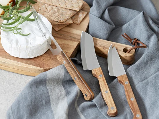 The three chic cheese knives from Nicolas Vahé decorate any cheese board uncovered. The knives are made of stainless steel and have a satin finish for a beautiful look.