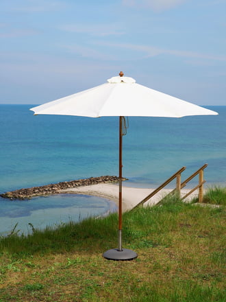 Skagerak Catania design parasol in white