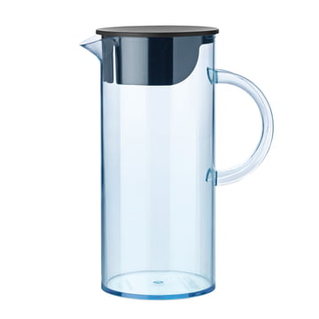 https://cdn.connox.com/m/100106/173297/media/stelton/Kanne-mit-Deckel/Kanne-mit-Deckel-1-5L-blau.jpg